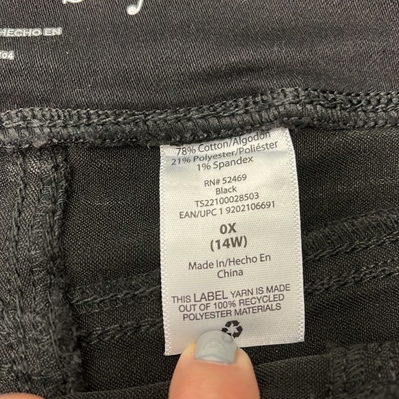 Terra & Sky Women’s skinny high rise legging capri - NWT - black - size 0x (14w) - Picture 7 of 9